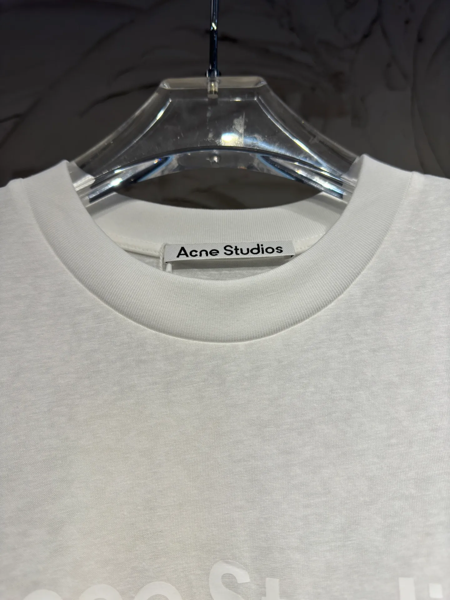 Acne Studios High Quality Classic Series minimalist dark printed logo, 26ss autumn and winter New Arrival new color, short-sleeved and long-sleeved bottoming shirt made by Acne, imported machine hot stamping process in the front and center, low-key and noble snowflake cotton fabric with slightly transparent texture, comfortable and Breathable. The short sleeves are refreshing and casual, and the long sleeves are suitable for layering. Round neck and loose version, regardless of body shape, same style for men and women. The wardrobe is always missing a basic white T Sizes: S M L XL